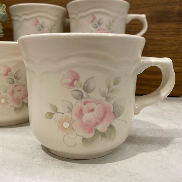 Pfaltzgraff Tea Rose: Stoneware - Set of 4 Flat Cups - Picture 1 of 2